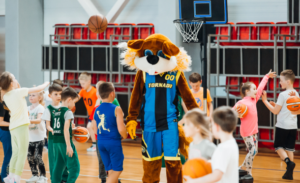 Gegužės 19 d. „Tornado“ krepšinio mokykla į Garliavos sporto centrą sukvietė visus savo mažiausius krepšininkus.